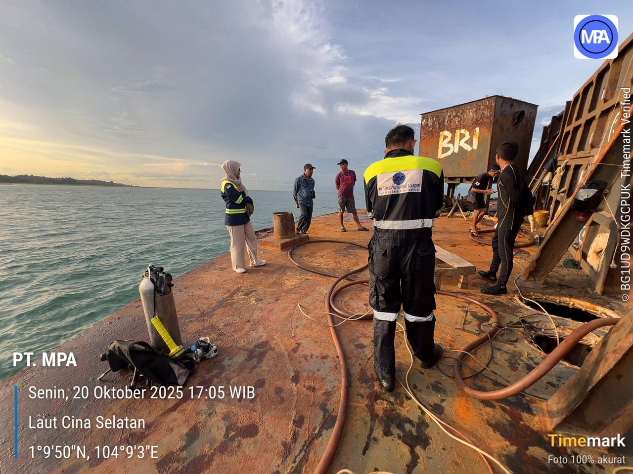 Underwater Welding Barge at Pelabuhan Khusus PT. CITRA LAUTAN TEDUH